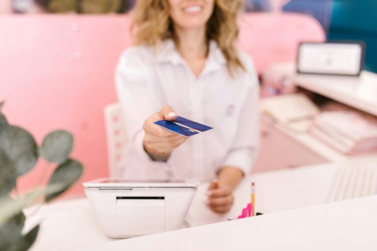 Top 5 Customer Service Automation Tools for Retailers in 2024 [Updated]